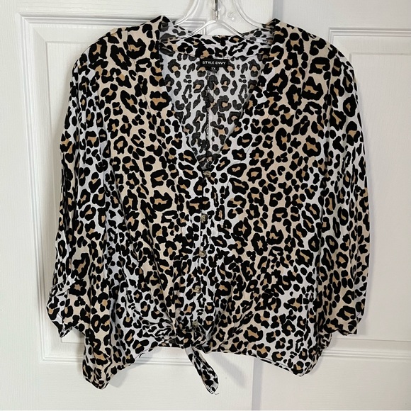 💜HOST PICK💜 CHEETAH  PRINT CROP TOP WITH TIE by STYLE ENVY - Picture 3 of 10